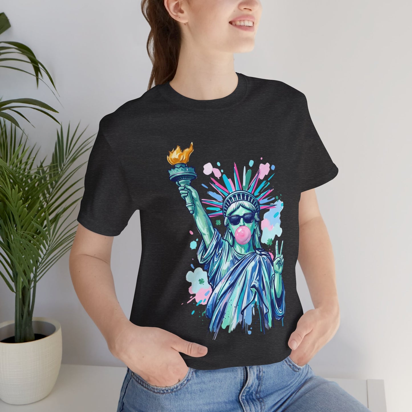 Statue of Liberty Bubblegum Tee — Retro Patriotic Graphic T-Shirt