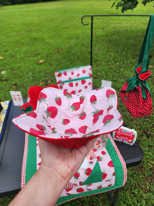 Reversible Strawberry Bowl Cozy Holder